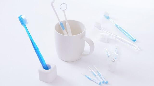 手磨きと電動歯ブラシで磨くことの違いについて